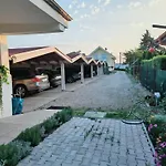 Modern & Cozy House With 3 Bed Rooms And Garden