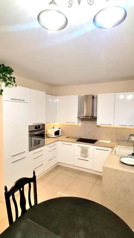 Ferienhaus Modern & Cozy House With 3 Bed And Garden