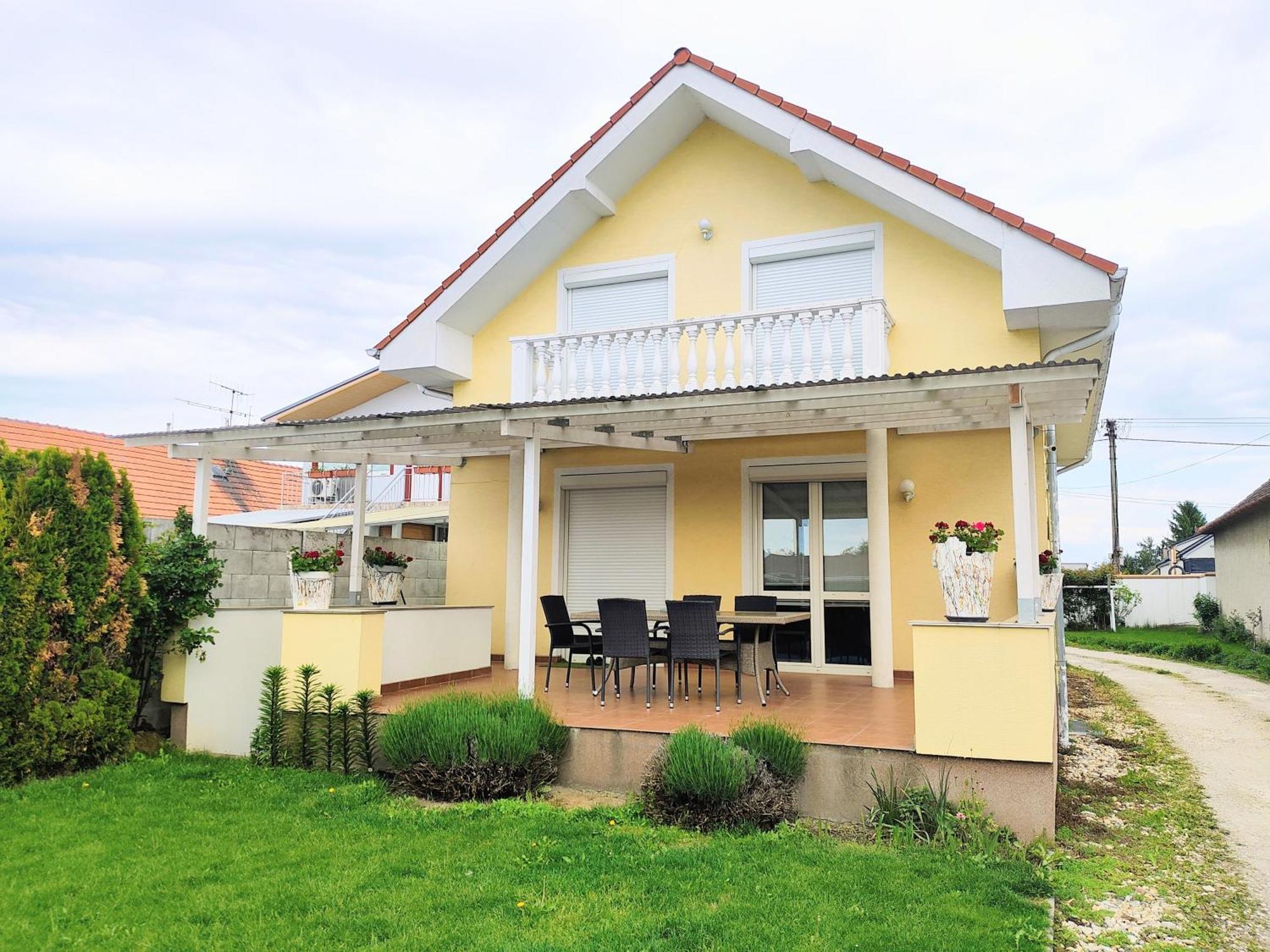 Ferienhaus Modern & Cozy House With 3 Bed And Garden *